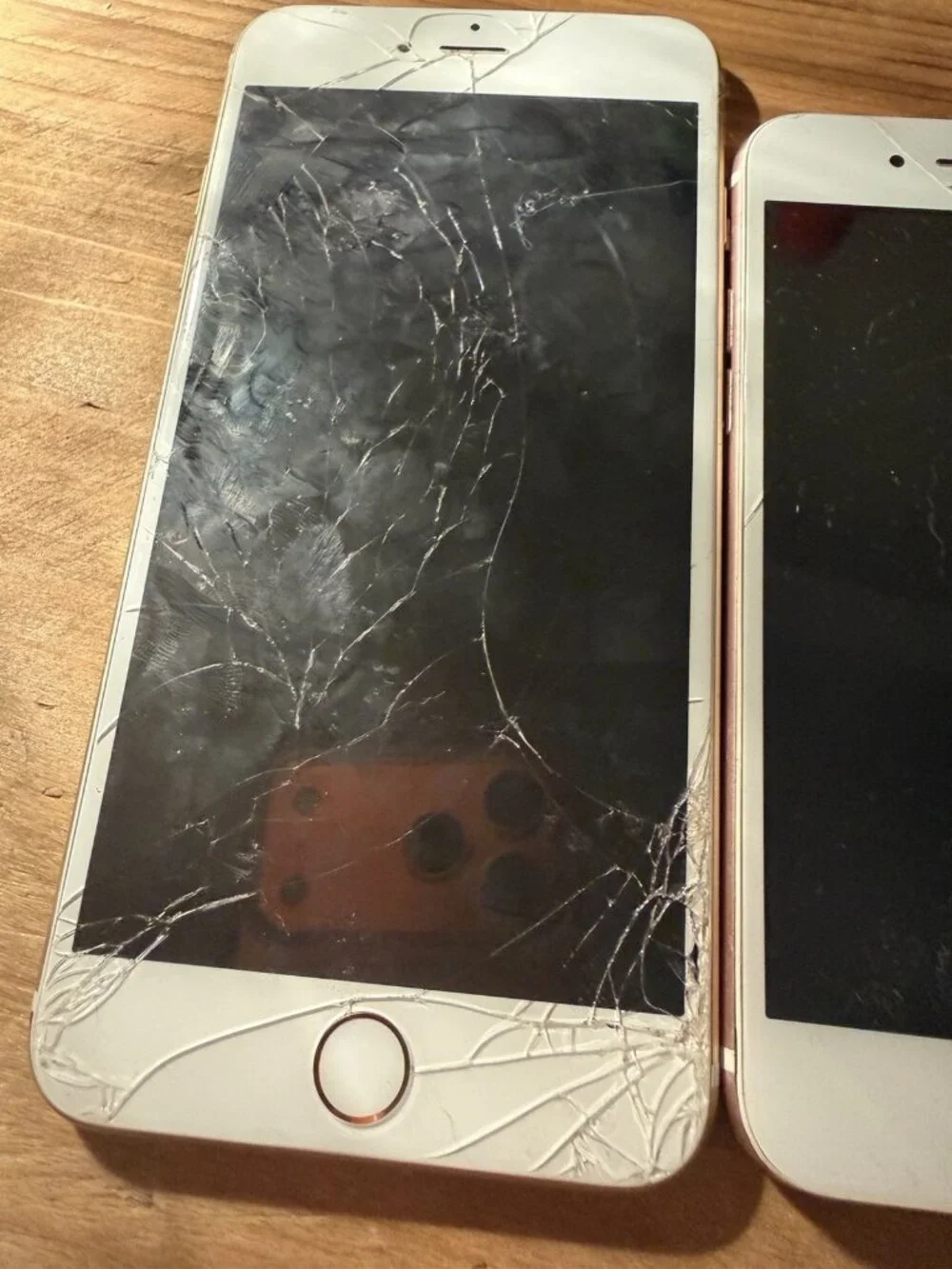 apple iphone 6s plus a1687 & iPhone S 1688 Parts  Or Repair Only